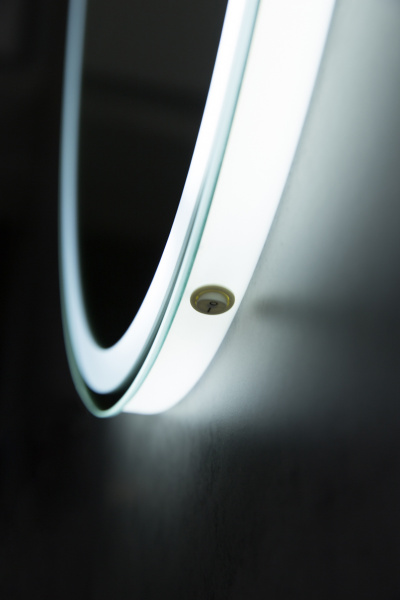 Фото зеркало с подсветкой belbagno 60 см spc-vst-600-800-led-btn