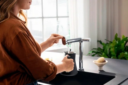 Фото смеситель для кухонной мойки hansgrohe aqittura 76804800
