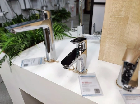 Фото смеситель для раковины hansgrohe focus е2 31607000_vstvo