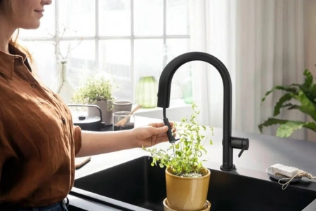 Фото смеситель для кухонной мойки hansgrohe aqittura 76803670