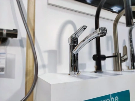 Фото смеситель для кухонной мойки hansgrohe logis 71832000_otu