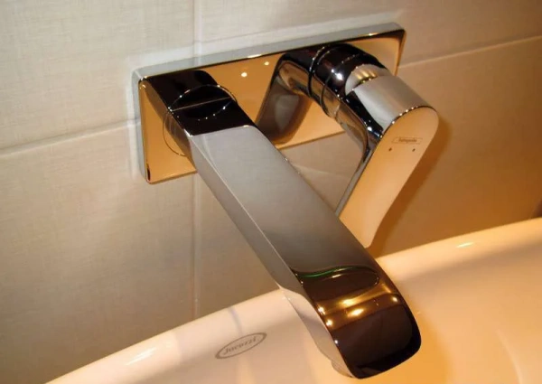 Фото смеситель для раковины hansgrohe metris 31086000