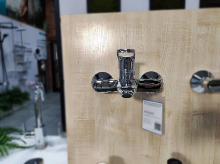 Фото смеситель для ванны hansgrohe logis loop 71244000_otu