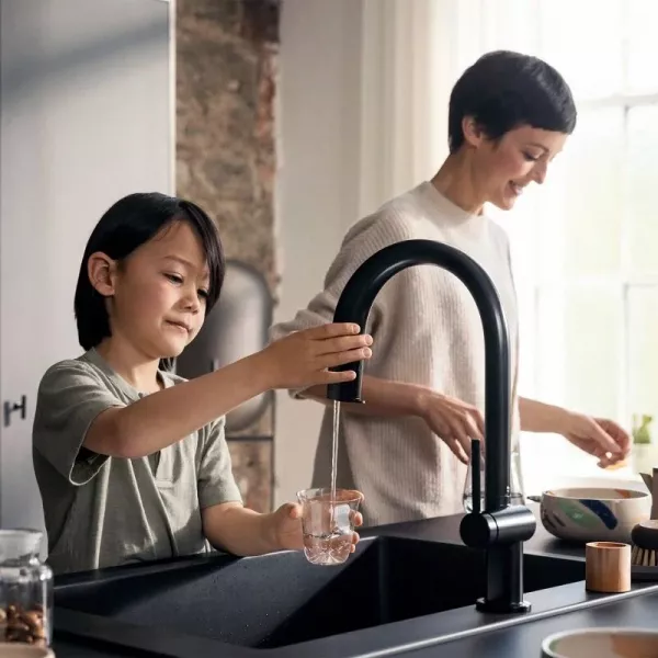Фото смеситель для кухонной мойки hansgrohe aqittura 76800670