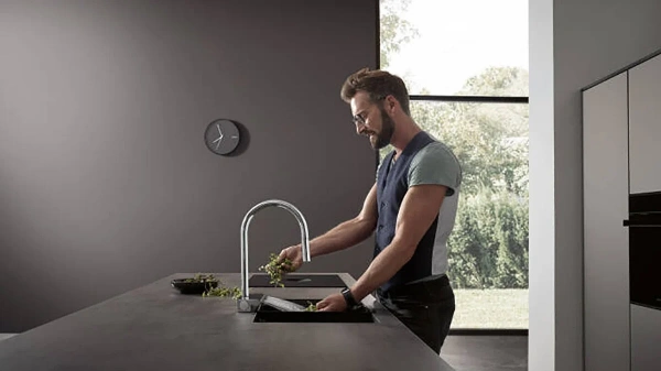 Фото смеситель для кухонной мойки hansgrohe aquno select 73831000