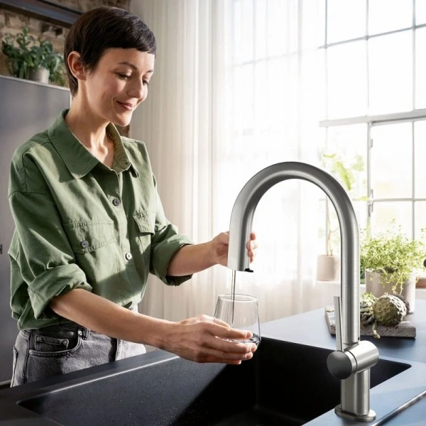 Фото смеситель для кухонной мойки hansgrohe aqittura 76826800