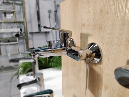 Фото смеситель для ванны hansgrohe logis loop 71244000_otu